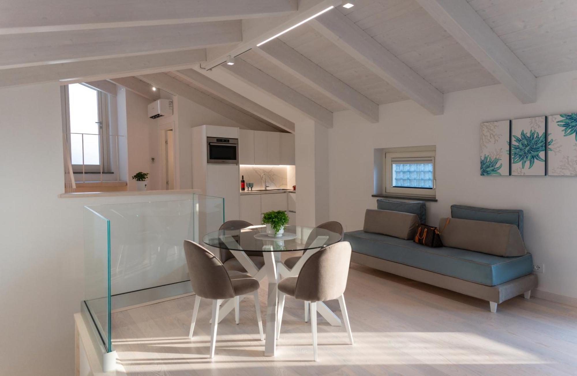 La Casa Dell'orologio - Main Square Guest house 2*