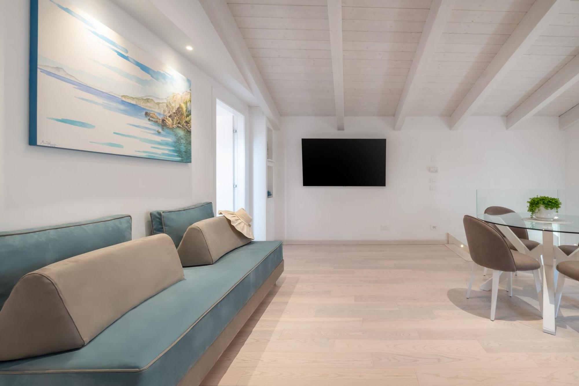 La Casa Dell'orologio - Main Square Guest house 2*